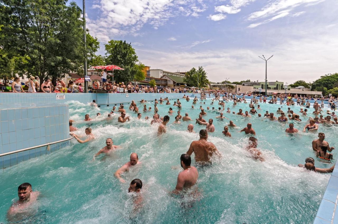 Hunguest Hotel Aqua Sol Хайдусобосло Экстерьер фото